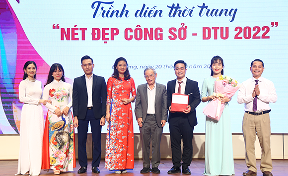 Trình diễn Thời trang “Nét đẹp Công sở - DTU 2022” ngày Phụ nữ Việt Nam